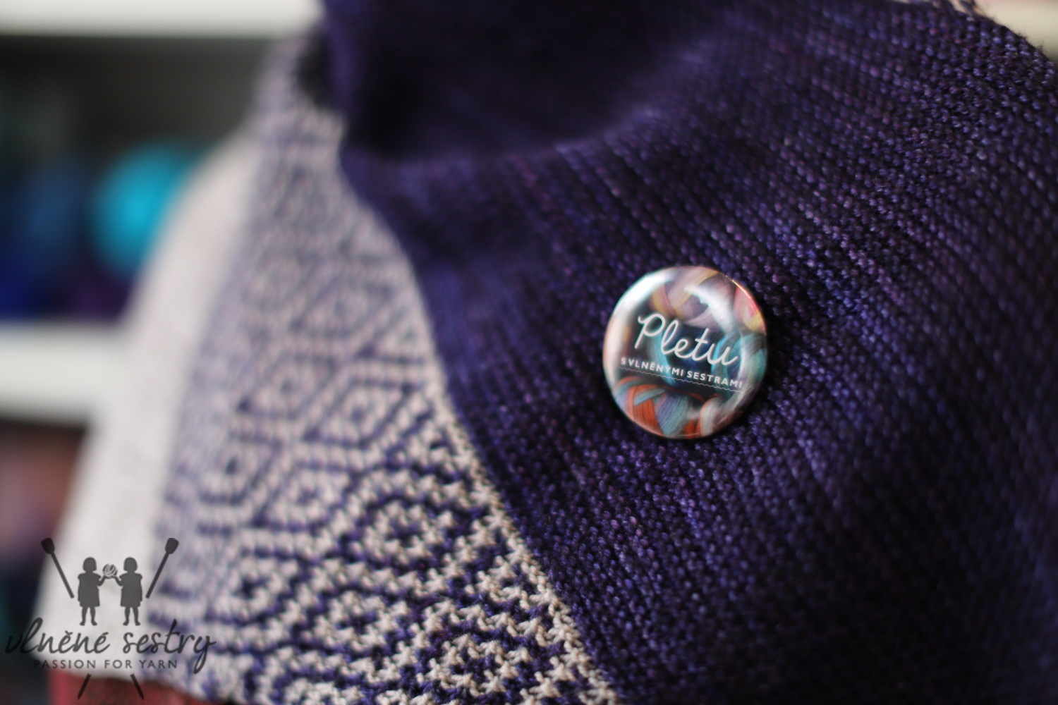 Placka "Chodím do práce, aby žena mohla plést"